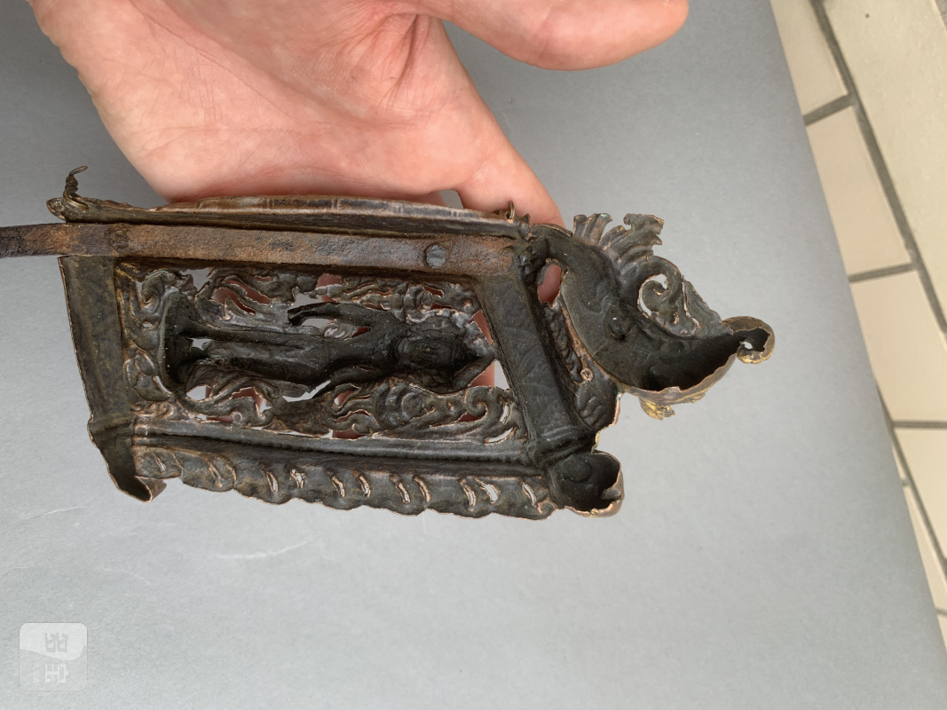 A GILT-COPPER EMBOSSED THRONE SECTION - 图9